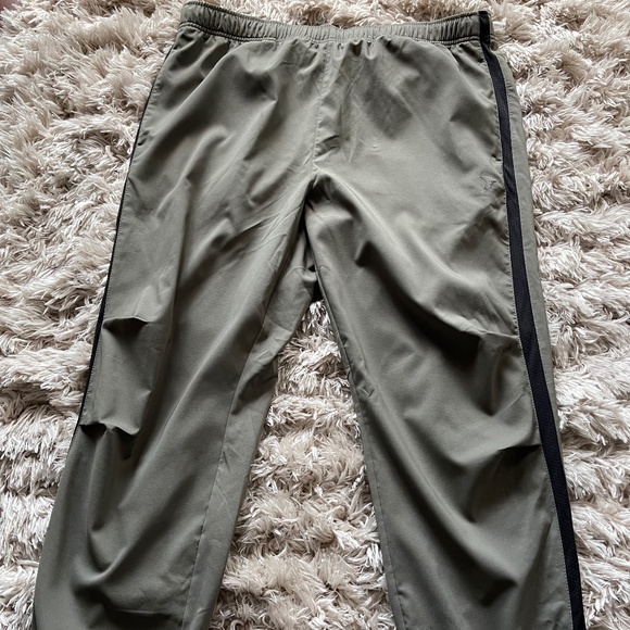 Old Navy Men's Joggers Size L Color Olive green with black stripes on both sides - Picture 2 of 9
